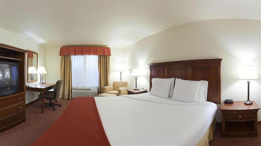 Holiday Inn Express Turlock By Ihg Exterior photo