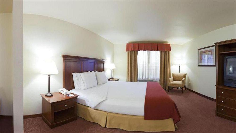 Holiday Inn Express Turlock By Ihg Exterior photo