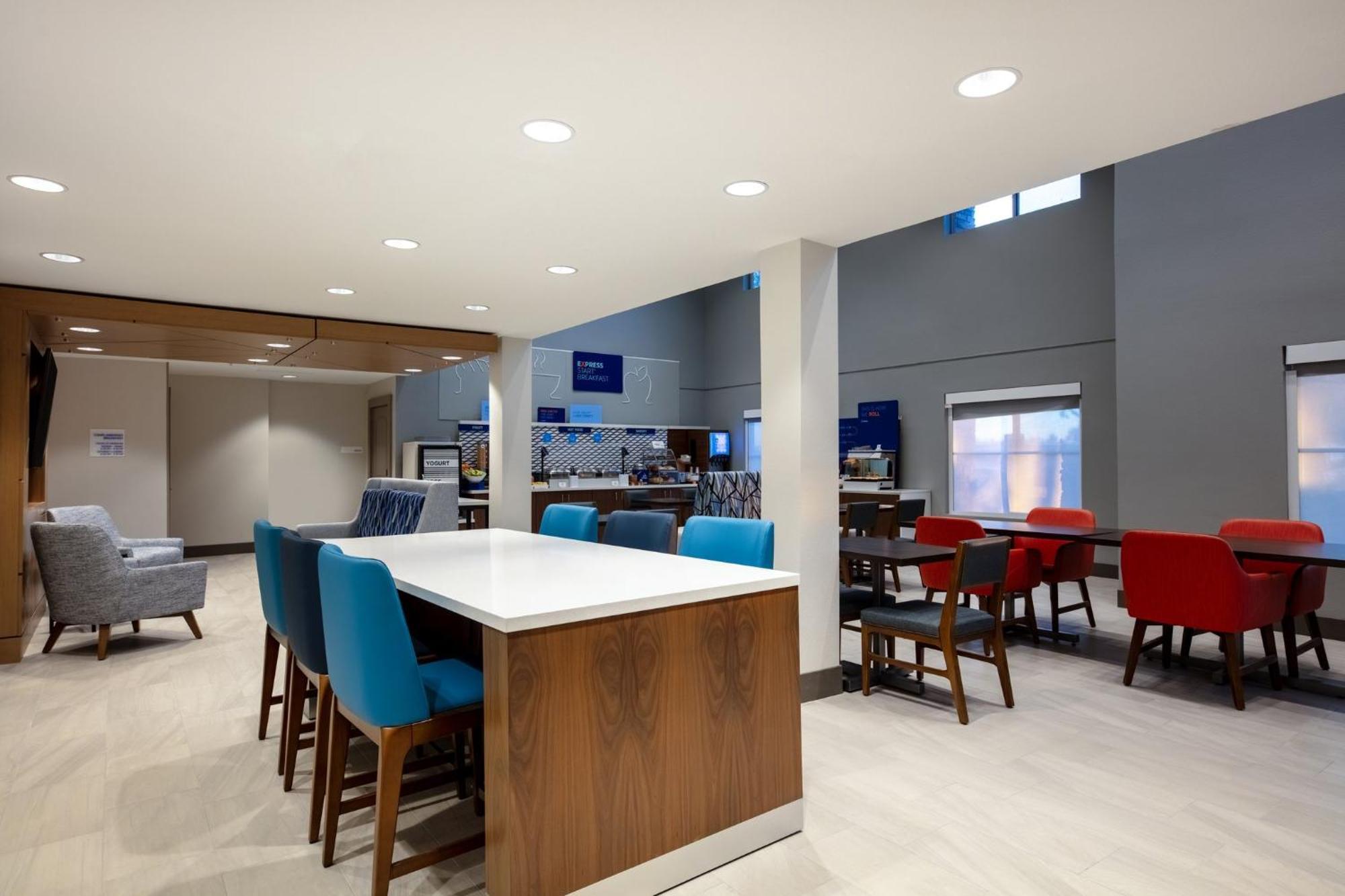 Holiday Inn Express Turlock By Ihg Exterior photo