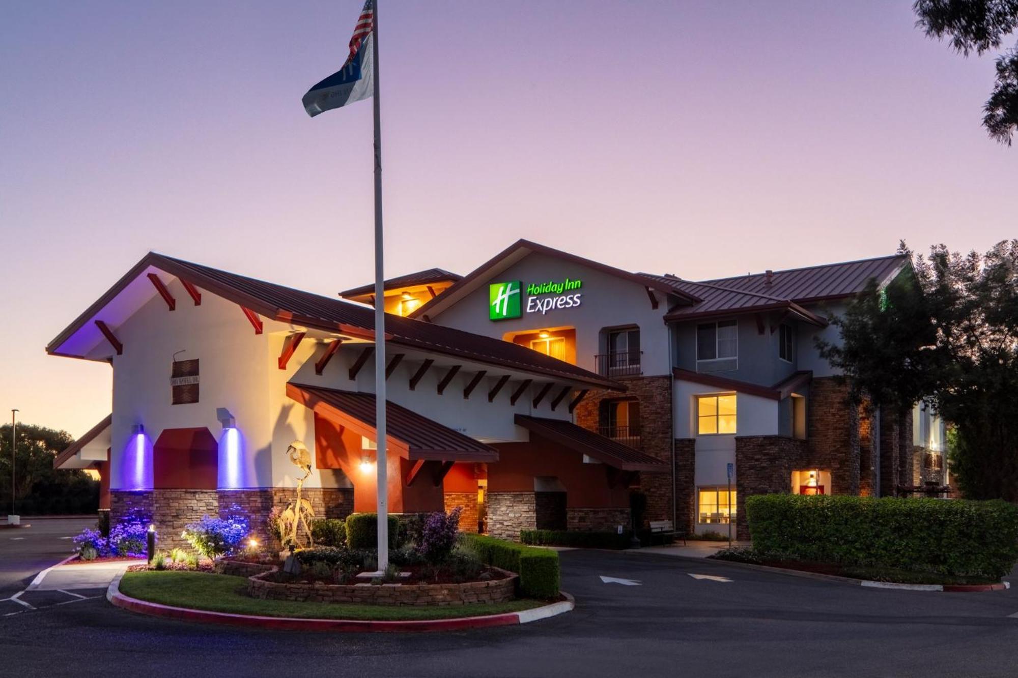 Holiday Inn Express Turlock By Ihg Exterior photo
