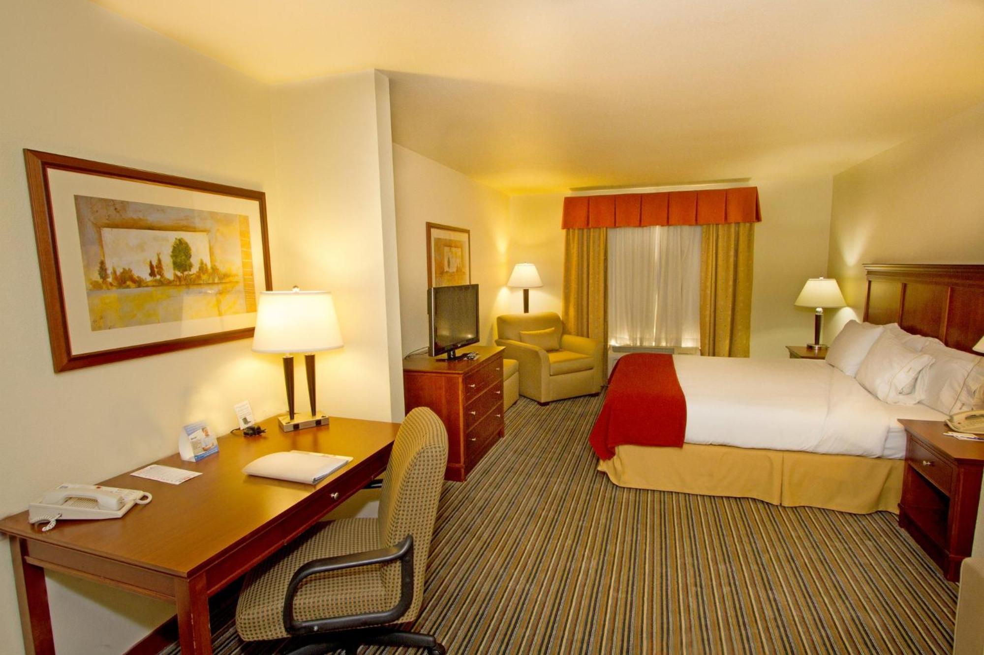 Holiday Inn Express Turlock By Ihg Exterior photo