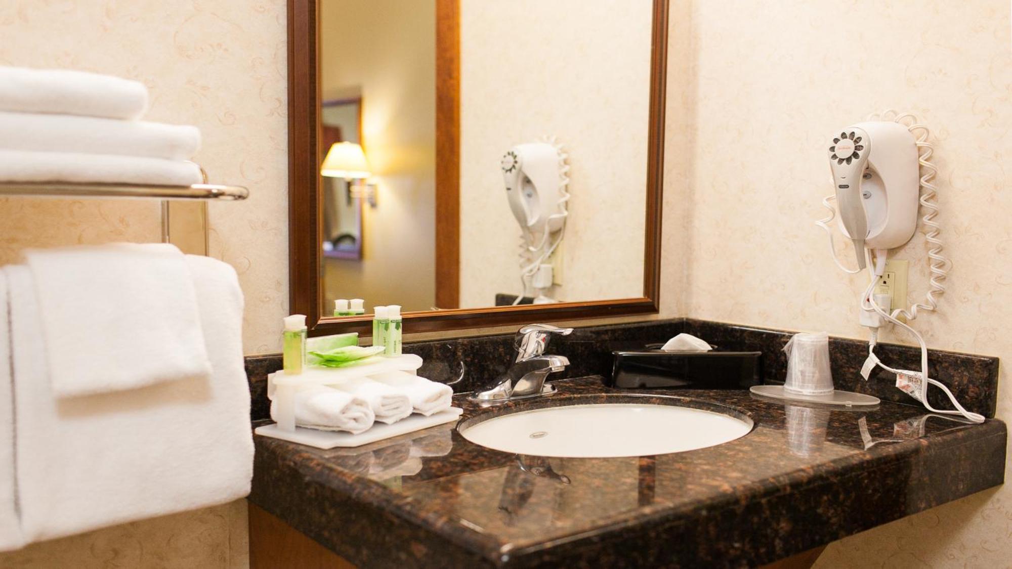 Holiday Inn Express Turlock By Ihg Exterior photo