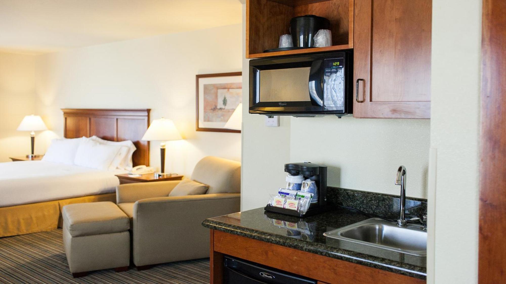 Holiday Inn Express Turlock By Ihg Exterior photo