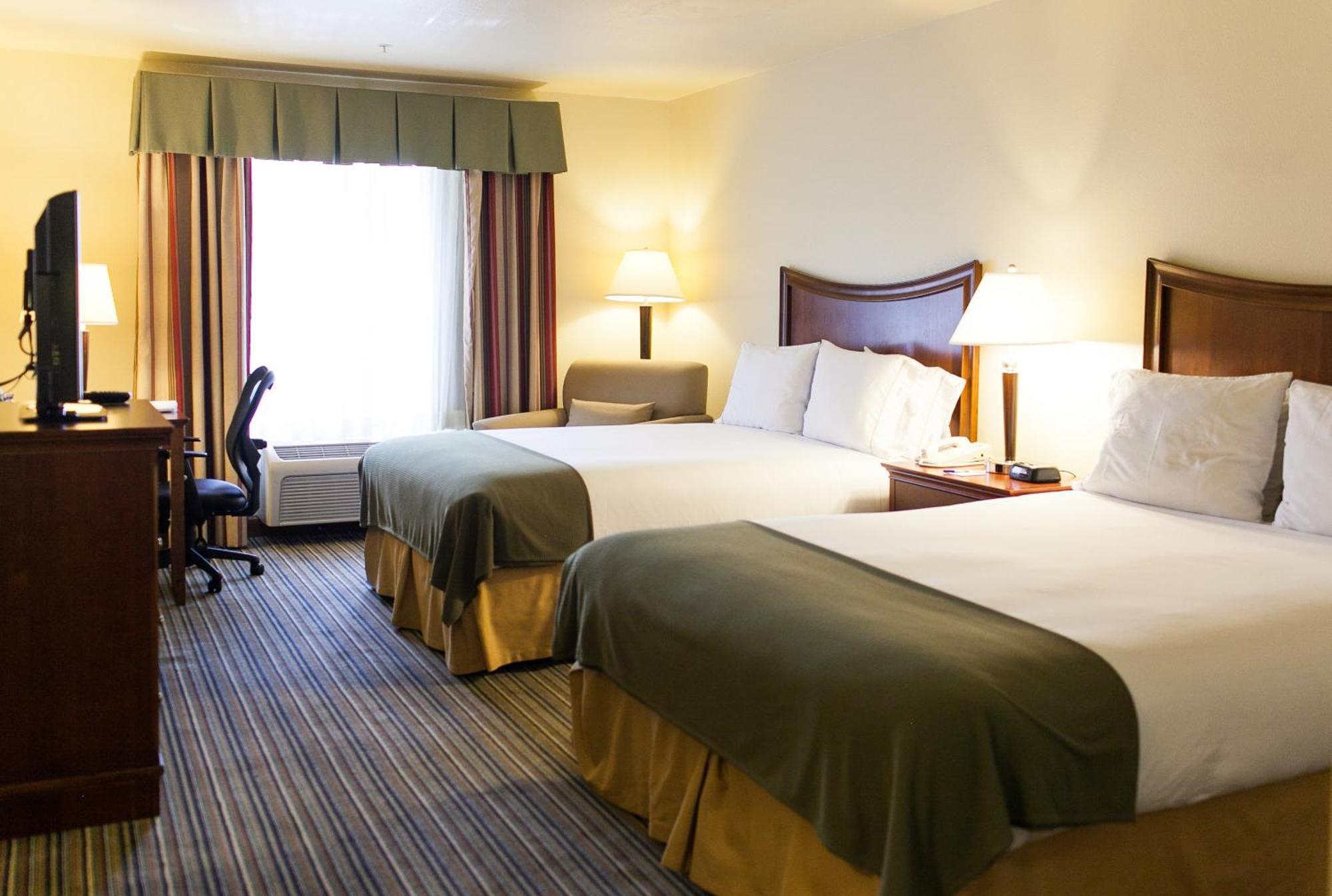 Holiday Inn Express Turlock By Ihg Exterior photo