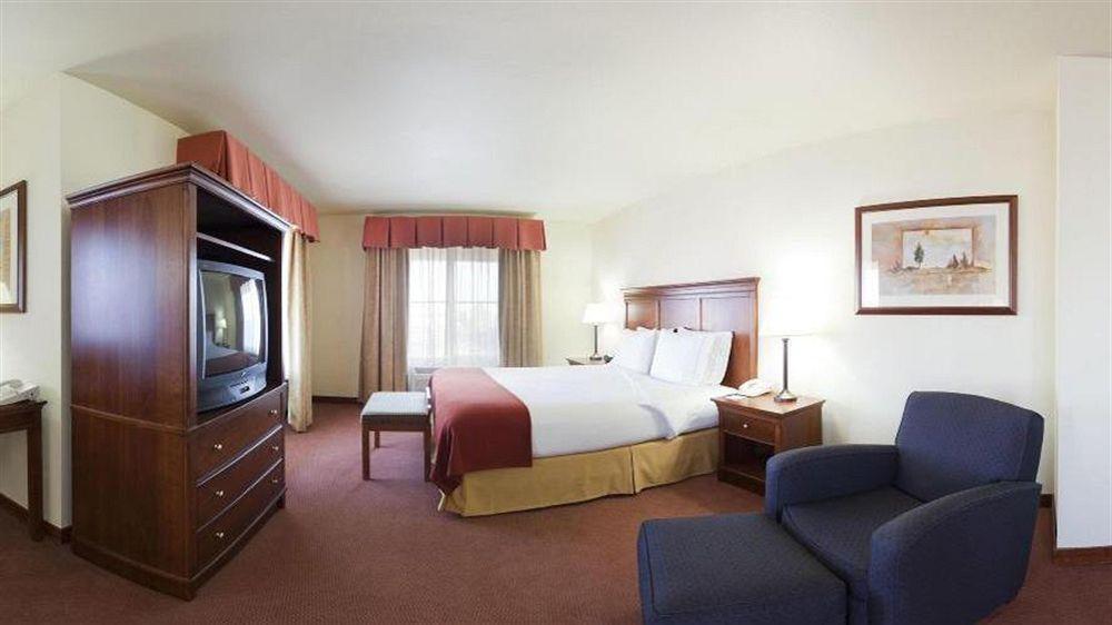 Holiday Inn Express Turlock By Ihg Exterior photo